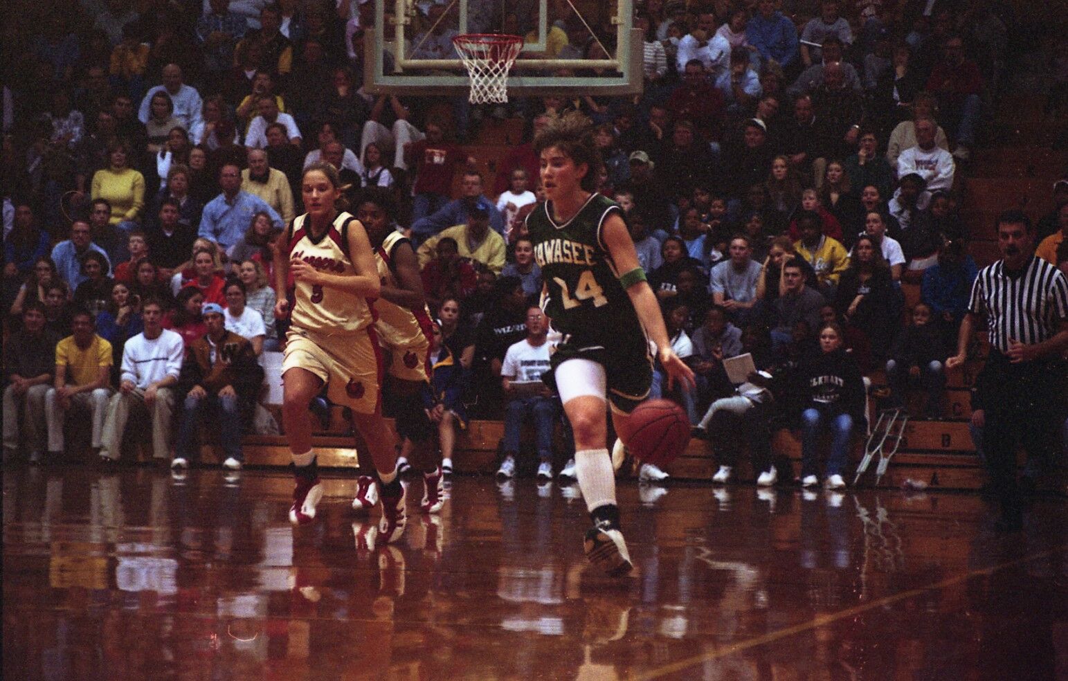 Shanna Zolman dribbling upcourt